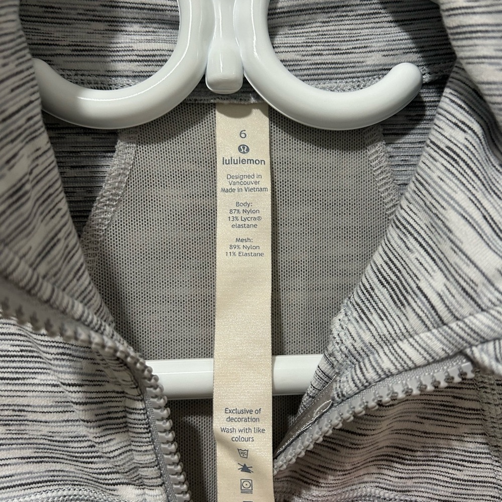 Lululemon Define Jacket - Picture 4 of 4